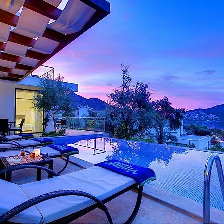 Sleeps 6 Villa *