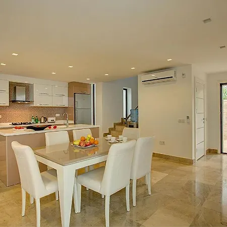 Villa Sleeps 6